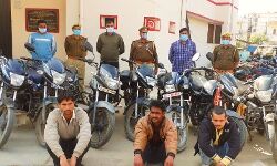 चोरी की 8 बाईकें बरामद, तीन गिरफ्तार चोरी की 8 बाईकें बरामद, तीन गिरफ्तार