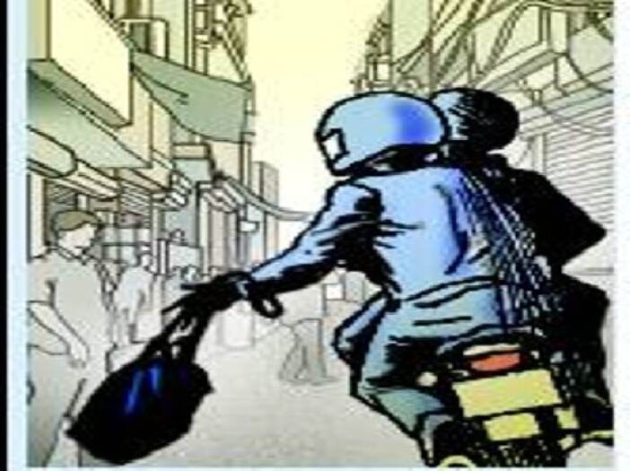 बदमाश बाइक सवार दंपत्तियों से जेवरात लूटकर फरार