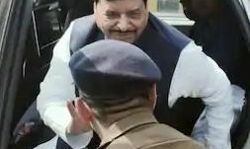 शिवपाल की चरण वंदना करने वाले सीओ का ट्रांसफर