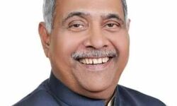 मिल मालिकों से सांठगांठ कर किसानों को बर्बाद कर रही सरकार- प्रमोद त्यागी मिल मालिकों से सांठगांठ कर किसानों को बर्बाद कर रही सरकार- प्रमोद त्यागी