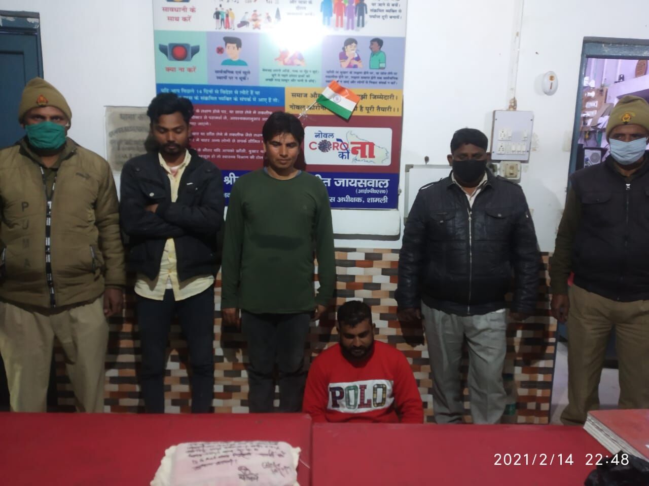 लो जी मुर्गों पर ही लगा दिया दांव लो जी मुर्गों पर ही लगा दिया दांव