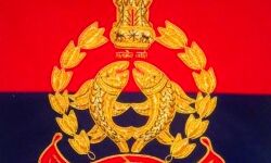 जली हुई बाइक और एक जला हुआ युवक मिला जली हुई बाइक और एक जला हुआ युवक मिला