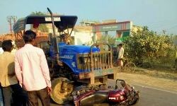 ट्रैक्टर की चपेट में आने से बालक की मौत, चाचा घायल ट्रैक्टर की चपेट में आने से बालक की मौत, चाचा घायल