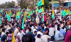 पटवारियों ने शहीद स्मारक पर दिया धरना