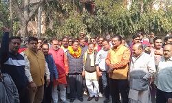 गुड कारोबारी से हुई लूट से हिंदूवादी संगठनों में आया उबाल गुड कारोबारी से हुई लूट से हिंदूवादी संगठनों में आया उबाल