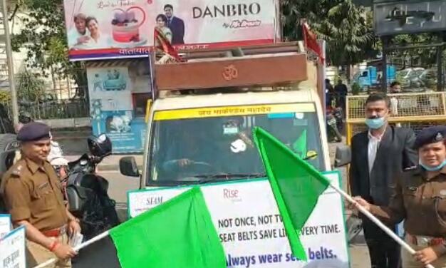 पुलिस उपायुक्त यातायात ने प्रचार वाहन को किया रवाना