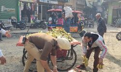 खाकी का उदार चेहरा देख सभी बोल उठे वाह जी वाह खाकी का उदार चेहरा देख सभी बोल उठे वाह जी वाह