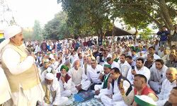 बोले टिकैत - BJP नेताओं को शादी या तेहरवीं में बुलाया तो मिलेगा सामाजिक दंड बोले टिकैत - BJP नेताओं को शादी या तेहरवीं में बुलाया तो मिलेगा सामाजिक दंड