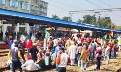 बीच रास्ते में नहीं रोका जाएगा रेलगाड़ियों को-टिकैत