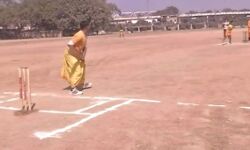 जब धोती पहन छात्रों ने खेला क्रिकेट- संस्कृत में कमेंट्री सुन दर्शक हुए खुश! आप भी देखें जब धोती पहन छात्रों ने खेला क्रिकेट- संस्कृत में कमेंट्री सुन दर्शक हुए खुश! आप भी देखें