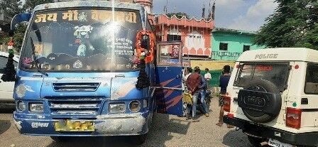 5 बसों सहित 6 वाहनों पर की चालानी कार्यवाही