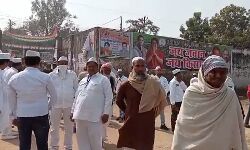 लगा आरोप-महापंचायत में आने से रोका जा रहा किसानों को