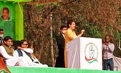 किसान पंचायतः PM के दो हवाई जहाजों की कीमत किसानों के कुल भुगतान से ज्यादा- प्रियंका