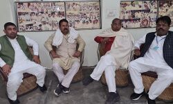 प्रमोद त्यागी ने टिकैत से की वार्ता- पहुँचाया अखिलेश का संदेश प्रमोद त्यागी ने टिकैत से की वार्ता- पहुँचाया अखिलेश का संदेश