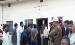 मानसिक अवसाद पूरे परिवार को ले डूबा- माता-पिता और 2 बेटियों ने लगाई फांसी मानसिक अवसाद पूरे परिवार को ले डूबा- माता-पिता और 2 बेटियों ने लगाई फांसी