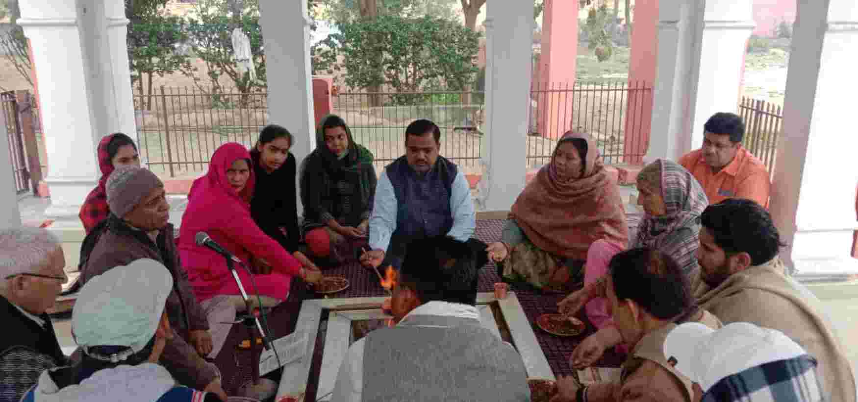 आर्य समाज के साप्ताहिक सत्संग में मुख्य यजमान बने सुभाष चौहान आर्य समाज के साप्ताहिक सत्संग में मुख्य यजमान बने सुभाष चौहान