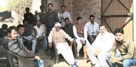 कनेक्शन काटने पहुंची टीम को बना लिया बंधक कनेक्शन काटने पहुंची टीम को बना लिया बंधक