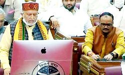 UP में 5 लाख 50 हजार करोड़ का बजट पेश UP में 5 लाख 50 हजार करोड़ का बजट पेश