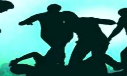 महिला सहित तीन लोगों को बंधक बनाकर पीटा महिला सहित तीन लोगों को बंधक बनाकर पीटा