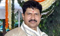 होटल में मिला सांसद का शव- सुसाईड की आशंका