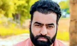 दिल्ली हिंसा मामला- पुलिस की मौजूदगी में 1 लाख का इनामी मंच पर पहुंचा दिल्ली हिंसा मामला- पुलिस की मौजूदगी में 1 लाख का इनामी मंच पर पहुंचा