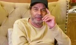 फार्महाउस पर मस्ती कर रहे हैं धर्मेन्द्र