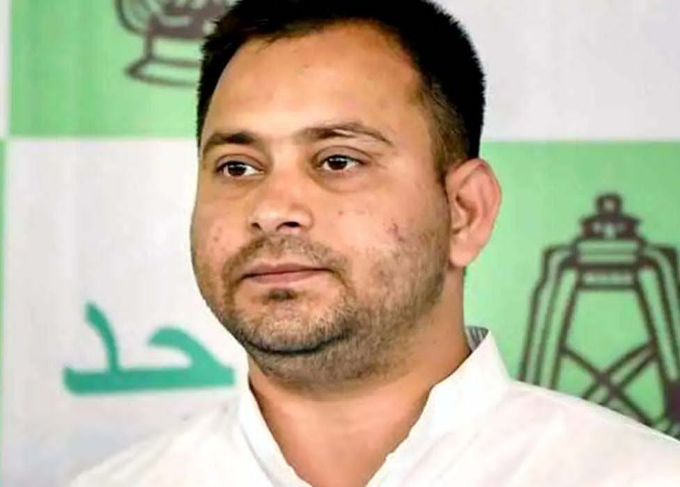 पेट्रोल-डीजल के बढ़ते दामों के विरोध में तेजस्वी साइकिल से पहुंचे विधान सभा पेट्रोल-डीजल के बढ़ते दामों के विरोध में तेजस्वी साइकिल से पहुंचे विधान सभा