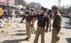 चला पुलिस का डंडा- यातायात की बाधा को किया दूर चला पुलिस का डंडा- यातायात की बाधा को किया दूर