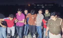 पुलिस मुठभेड़ में गैंगरेप के तीन आरोपी गिरफ्तार, दो पुलिसकर्मी घायल पुलिस मुठभेड़ में गैंगरेप के तीन आरोपी गिरफ्तार, दो पुलिसकर्मी घायल