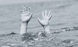 गंगा में पांच डूबे, तीन बचाये गये गंगा में पांच डूबे, तीन बचाये गये