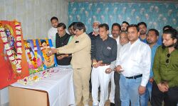 समाजसेवी मनीष चौधरी ने संत के चित्र पर किया माल्यार्पण समाजसेवी मनीष चौधरी ने संत के चित्र पर किया माल्यार्पण