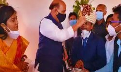राजनाथ ने दत्तक पुत्र को शादी पर दिया आशीर्वाद राजनाथ ने दत्तक पुत्र को शादी पर दिया आशीर्वाद