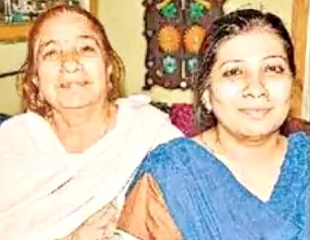 दिन दहाड़े लूटी चेन- लुटेरों से भिड़ गई वृद्धा दिन दहाड़े लूटी चेन- लुटेरों से भिड़ गई वृद्धा