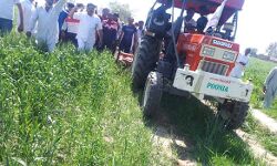 कृषि कानूनों के विरोध में किसानों ने अपनी फसल पर चलाया ट्रैक्टर कृषि कानूनों के विरोध में किसानों ने अपनी फसल पर चलाया ट्रैक्टर