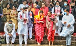 प्रियंका ने किये मां कामाख्या के दर्शन- नागरिकों के लिए की प्रार्थना प्रियंका ने किये मां कामाख्या के दर्शन- नागरिकों के लिए की प्रार्थना