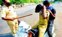 मास्क न पहनने वालों को मिलेंगे मास्क लेकिन साथ ही होगा चालान मास्क न पहनने वालों को मिलेंगे मास्क लेकिन साथ ही होगा चालान