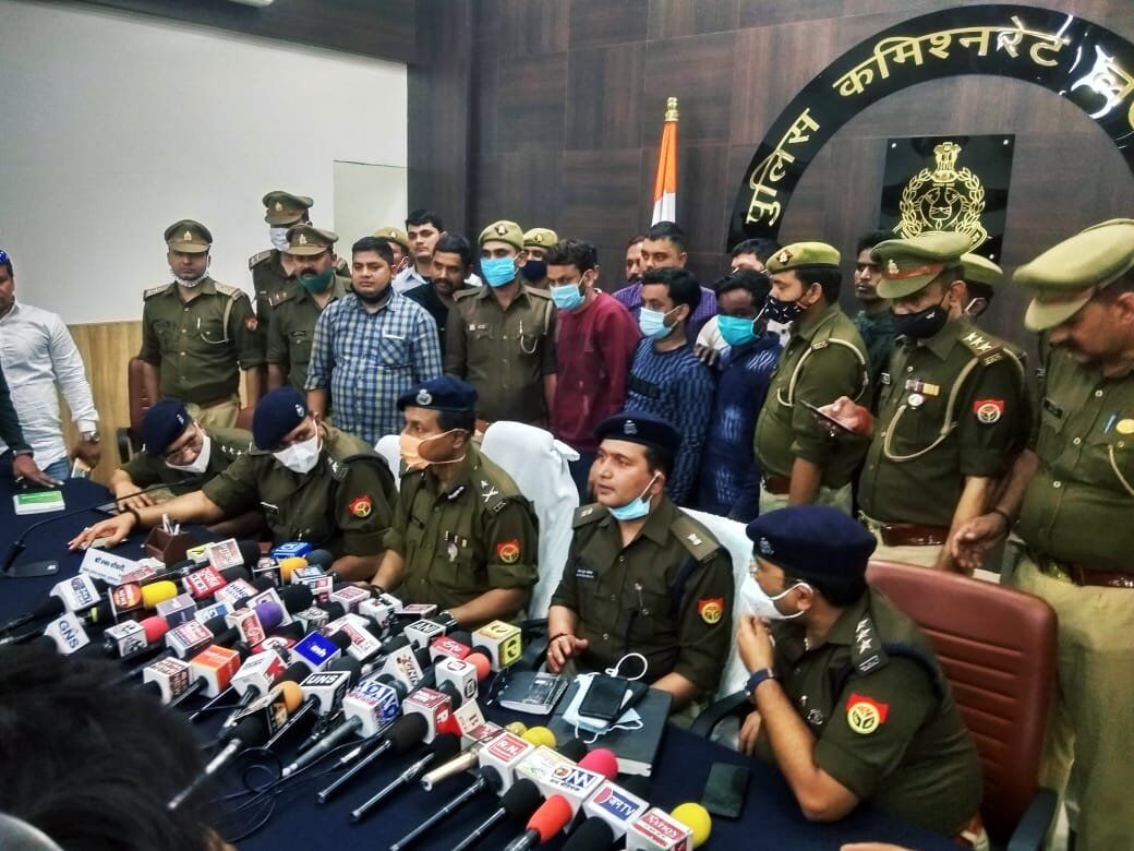 चोरी का खुलासा- तीन गिरफ्तार- करोड़ों का माल बरामद