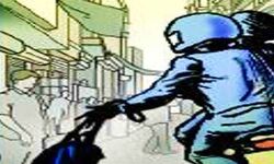 लुटेरों ने लूटे लाखों के सोने के बिस्किट