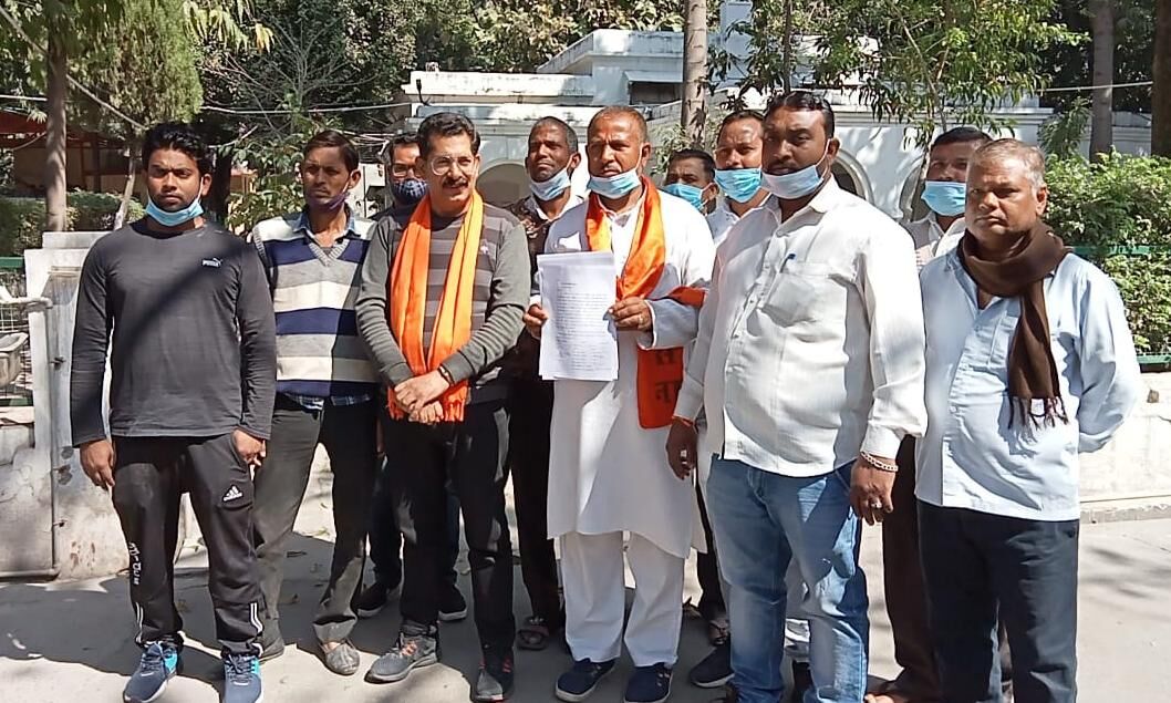 गांवों में भी चल रहा है हफ्ता वसूली का खेल, डीएम से की कार्यवाही की मांग गांवों में भी चल रहा है हफ्ता वसूली का खेल, डीएम से की कार्यवाही की मांग