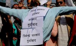 महिलाओं पर लाठीचार्ज- CM का फूंका पुतला महिलाओं पर लाठीचार्ज- CM का फूंका पुतला