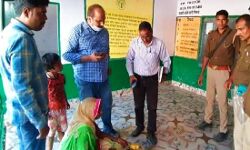 मिड डे मील में खिचड़ी खाने के बाद छात्रा की मौत