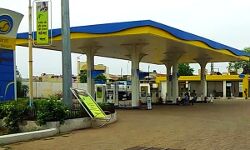 पेट्रोल के बढ़ते दाम- पंप पड़े हैं सूने- नेपाल से हो रही तस्करी पेट्रोल के बढ़ते दाम- पंप पड़े हैं सूने- नेपाल से हो रही तस्करी