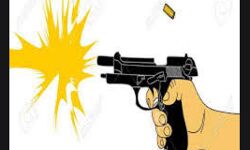 सरेआम फायरिंग- गोली लगने से छात्रा गंभीर सरेआम फायरिंग- गोली लगने से छात्रा गंभीर