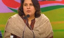 मीडिया को ब्लैकमेल कर रहे हैं मोदी: कांग्रेस