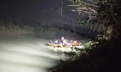 दीवार तोड़कर गिरी कार के साथ गंगनहर में समाया परिवार दीवार तोड़कर गिरी कार के साथ गंगनहर में समाया परिवार