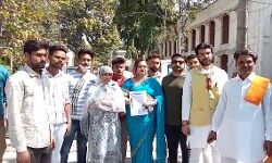 मजदूरों ने की प्रदेशाध्यक्ष को रिहा करने की मांग मजदूरों ने की प्रदेशाध्यक्ष को रिहा करने की मांग