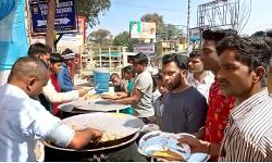 छठी उत्सव के भंडारे में अनुयाईयों ने ग्रहण किया प्रसाद