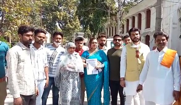 मजदूरों ने की प्रदेशाध्यक्ष को रिहा करने की मांग मजदूरों ने की प्रदेशाध्यक्ष को रिहा करने की मांग