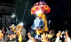 आजम खां पर ताबड़तोड़ कार्यवाही करने वाले डीएम को दूल्हे जैसी विदाई आजम खां पर ताबड़तोड़ कार्यवाही करने वाले डीएम को दूल्हे जैसी विदाई