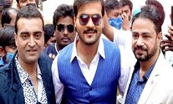 फ़िल्म प्यार तो होना ही था का हुआ ग्रैंड प्रीमियर